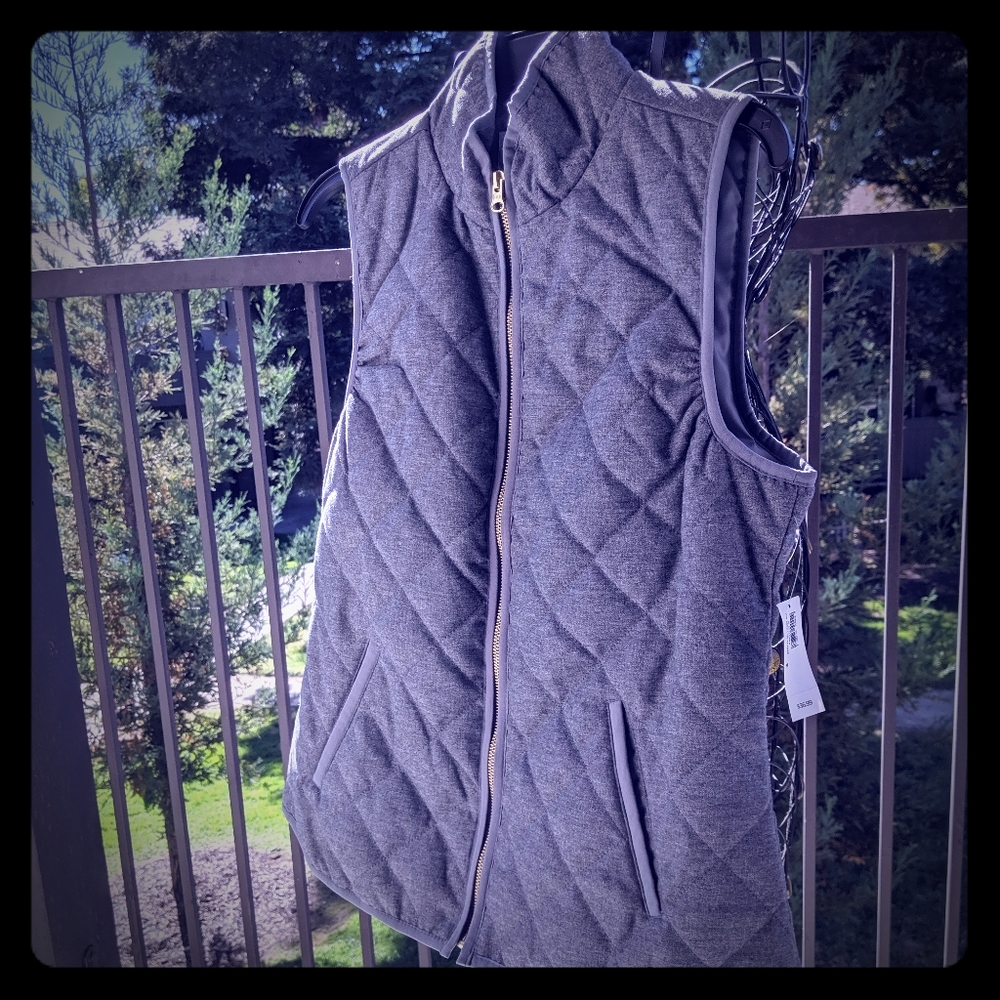 Old Navy grey vest. Like New with tags. Never worn